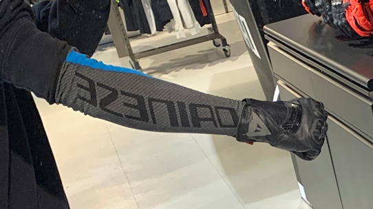 ダイネーゼ DRY ARM 607 N DAINESE アームカバー Amazon | ダイネーゼ DRY ARM 607 N DAINESE(ダイネーゼ